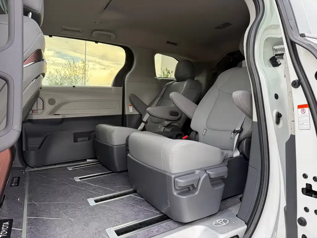 Toyota Granvia 2024 из CN, фото 9