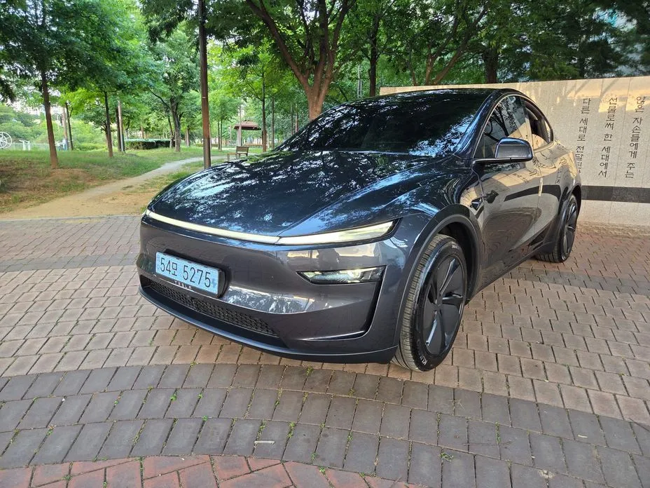 Tesla Model Y — фото 1