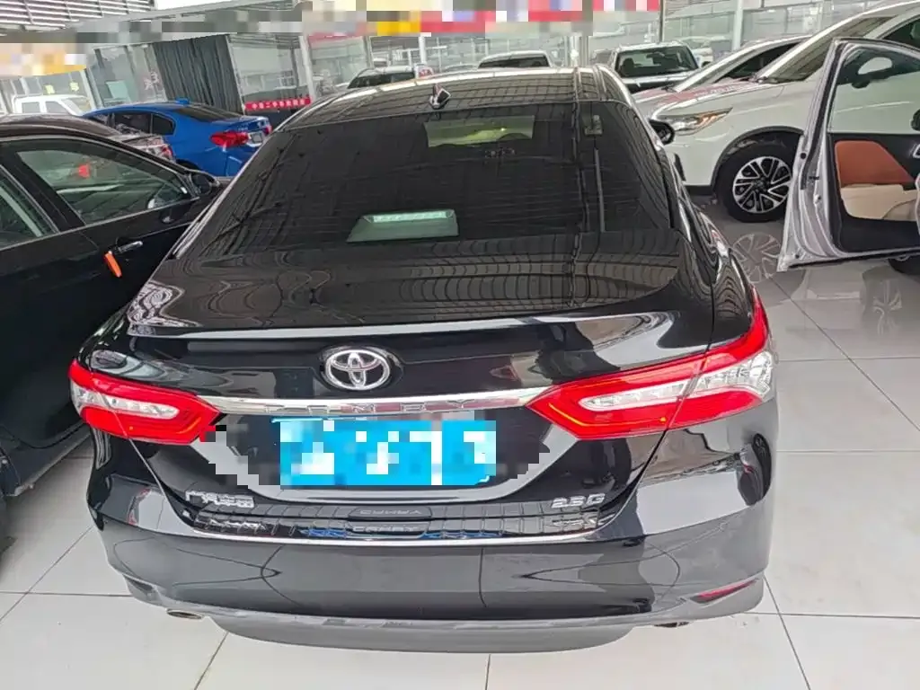 Toyota Camry — фото 5