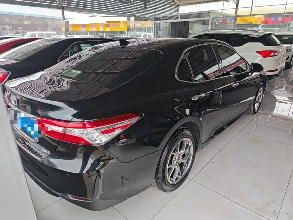 Toyota Camry — фото 6