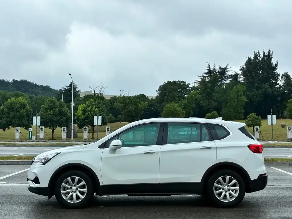Buick Envision Plus — фото 5