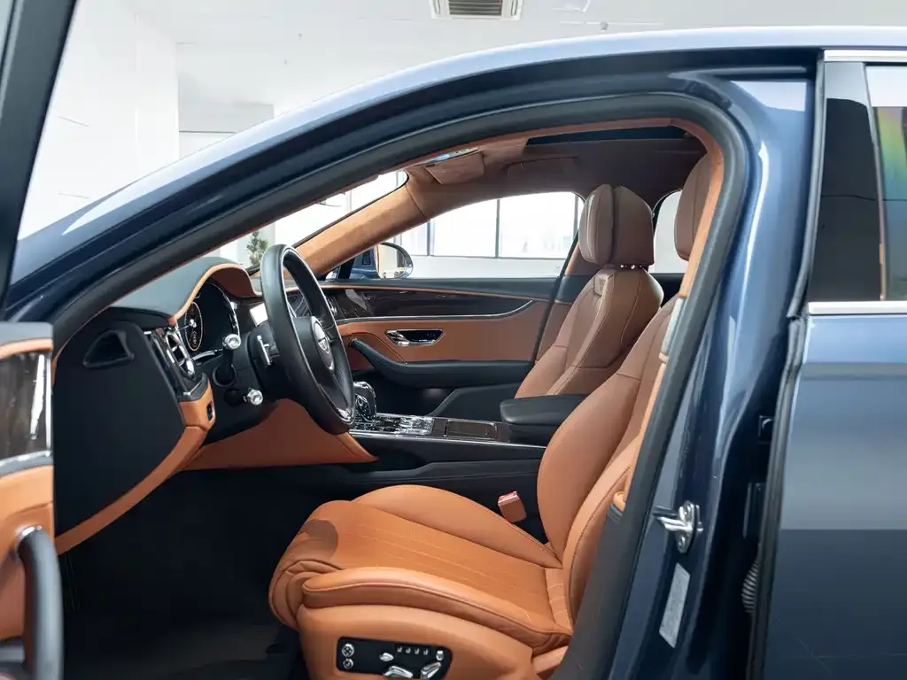 Bentley Flying Spur — фото 7