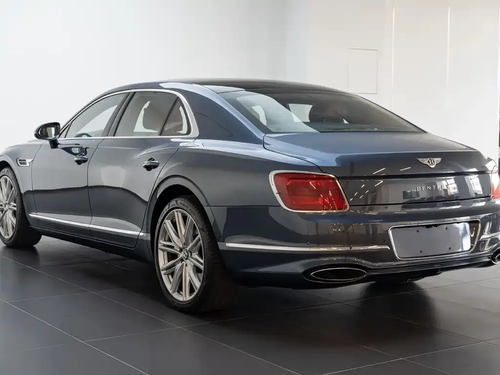 Bentley Flying Spur — фото 8