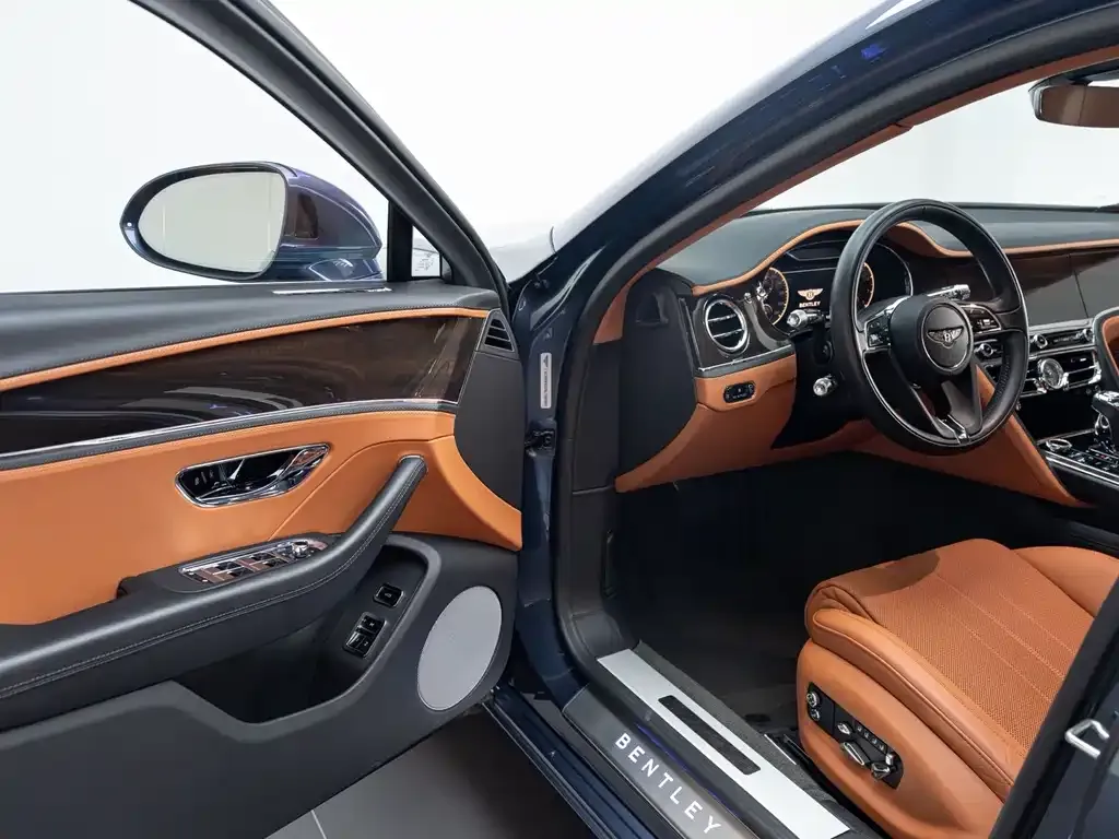 Bentley Flying Spur — фото 6