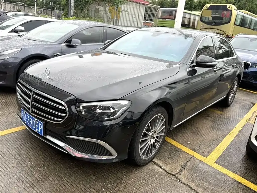 Mercedes-Benz E-Class — фото 1