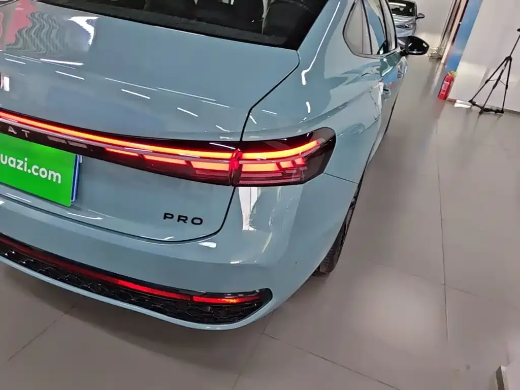 Volkswagen Passat — фото 10
