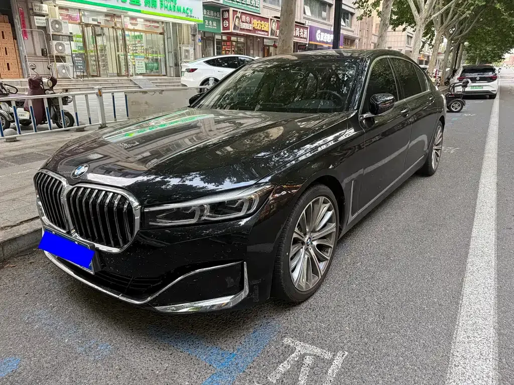 BMW 7 Series — фото 1