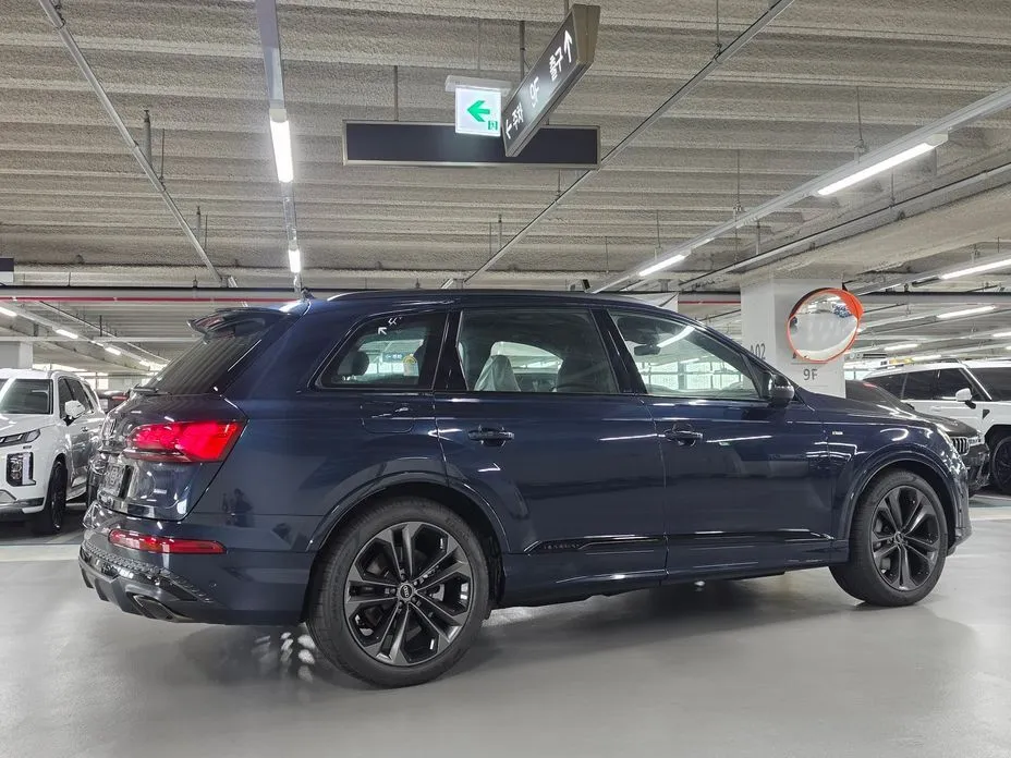 Audi Q7 — фото 10