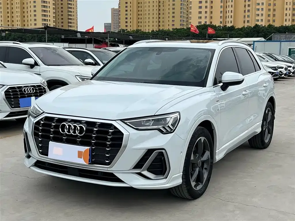 Audi Q3 — фото 1