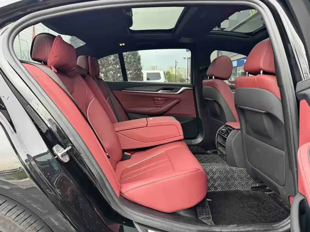 BMW 5 Series — фото 7