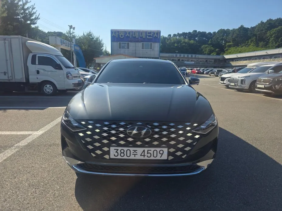Hyundai Grandeur — фото 1