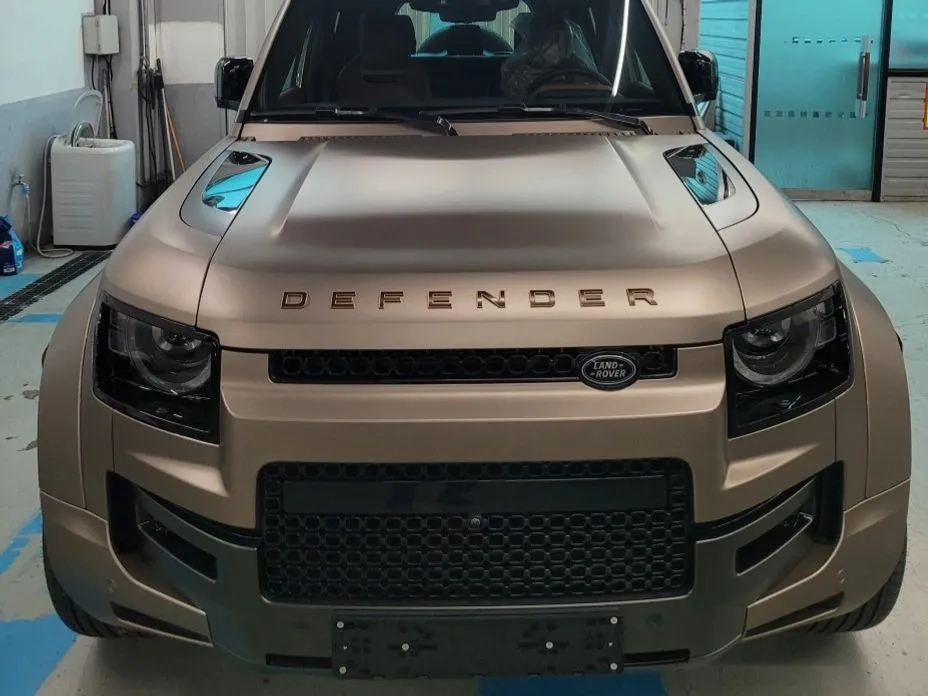 Land Rover Defender — фото 1