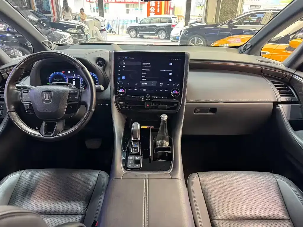 Toyota Vellfire — фото 9