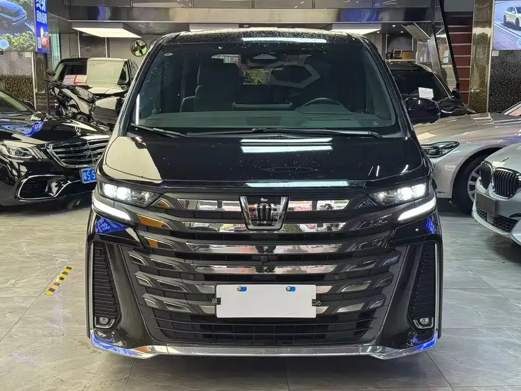 Toyota Vellfire — фото 10