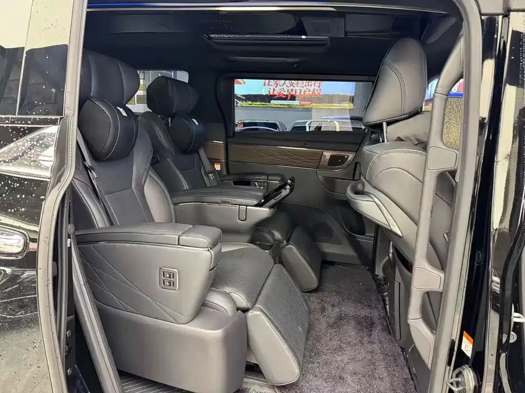 Toyota Vellfire — фото 3