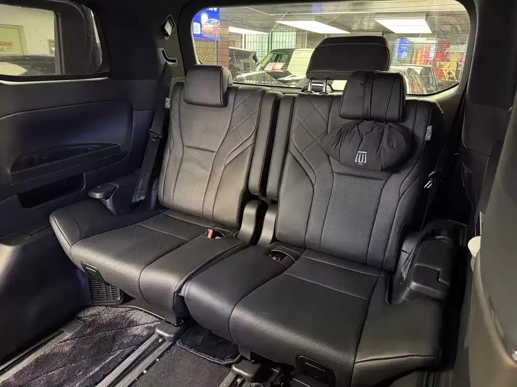 Toyota Vellfire — фото 2