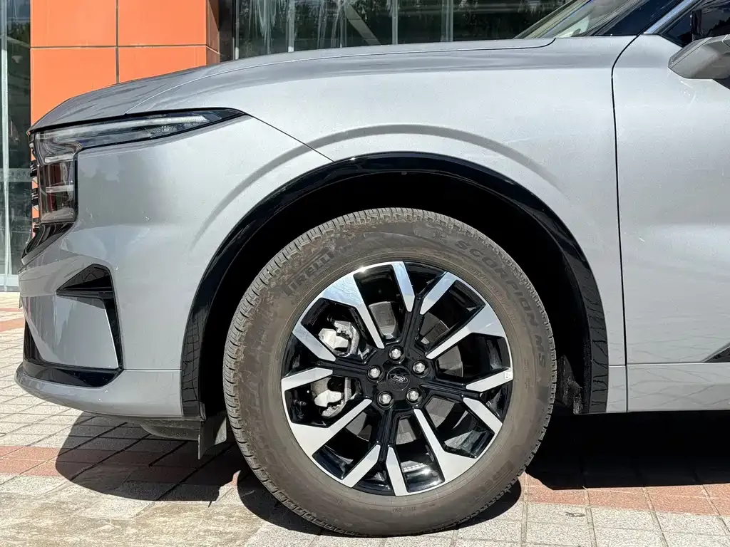 Ford Edge — фото 8