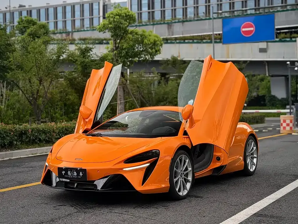 McLaren Artura — фото 1