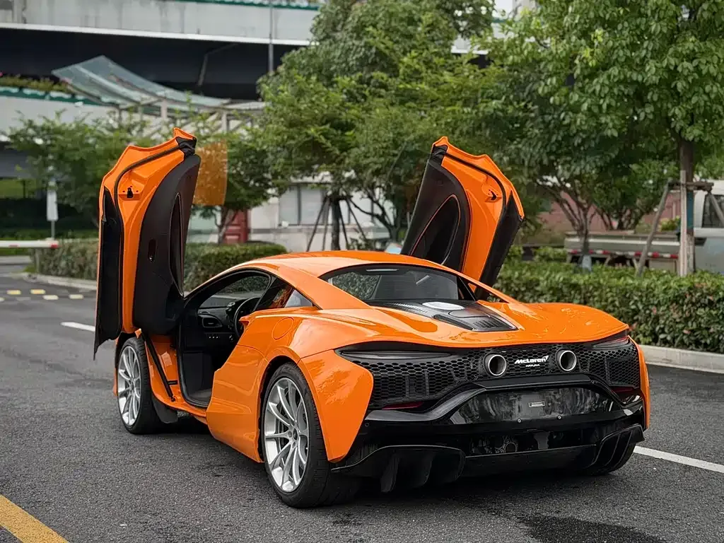 McLaren Artura — фото 10