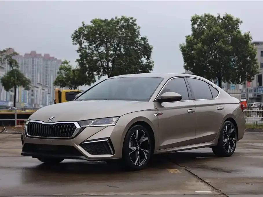 Skoda Octavia — фото 1