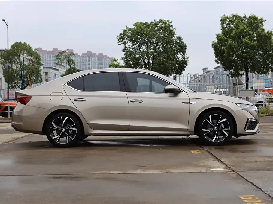 Skoda Octavia — фото 7
