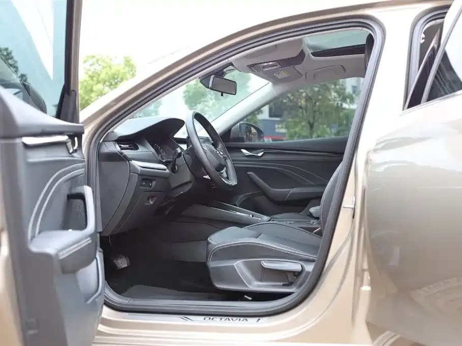 Skoda Octavia — фото 2
