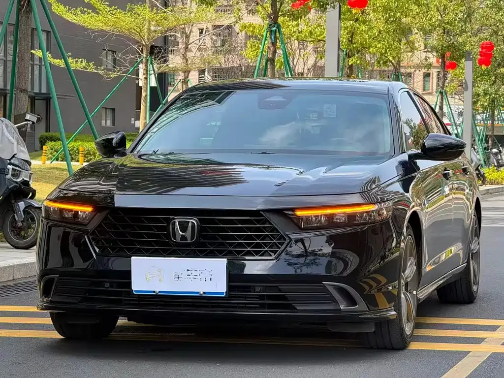 Honda Accord — фото 1