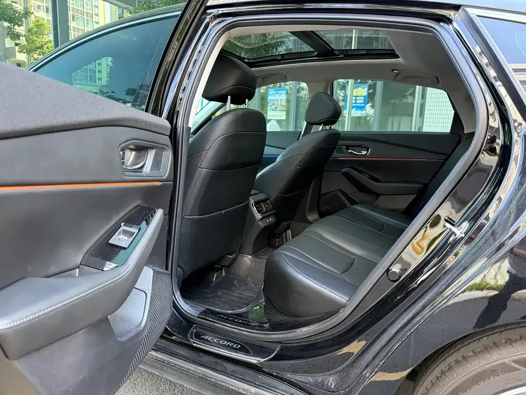 Honda Accord — фото 10