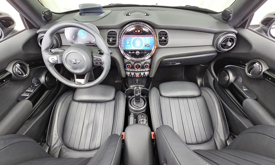 Mini Cooper Convertible 2023 из KR, фото 9