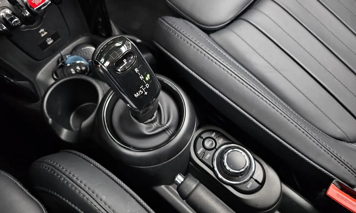 Mini Cooper Convertible 2023 из KR, фото 7