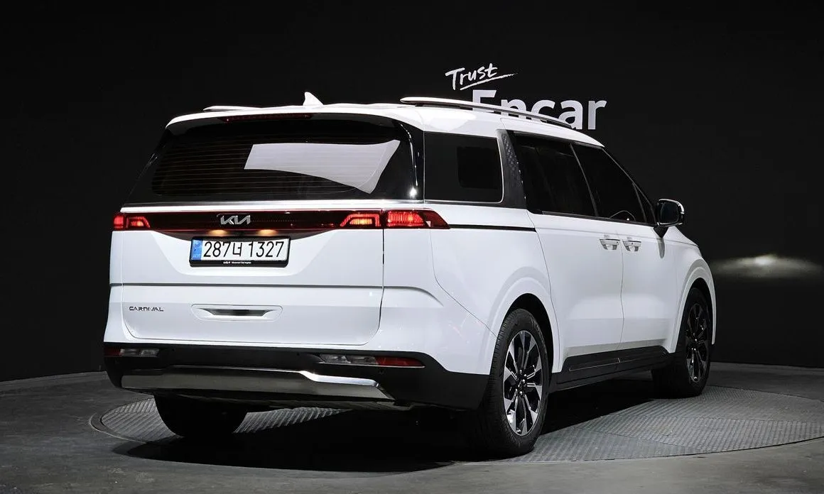 Kia Carnival — фото 7