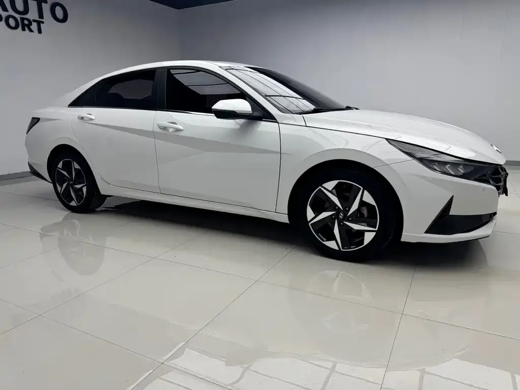 Hyundai Elantra — фото 9