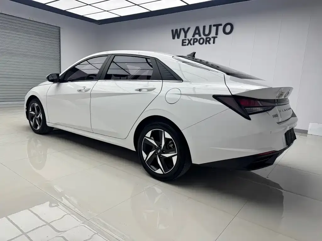 Hyundai Elantra — фото 6