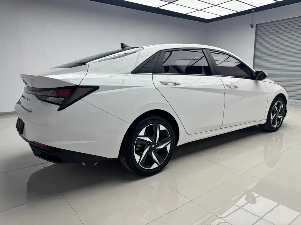 Hyundai Elantra — фото 7