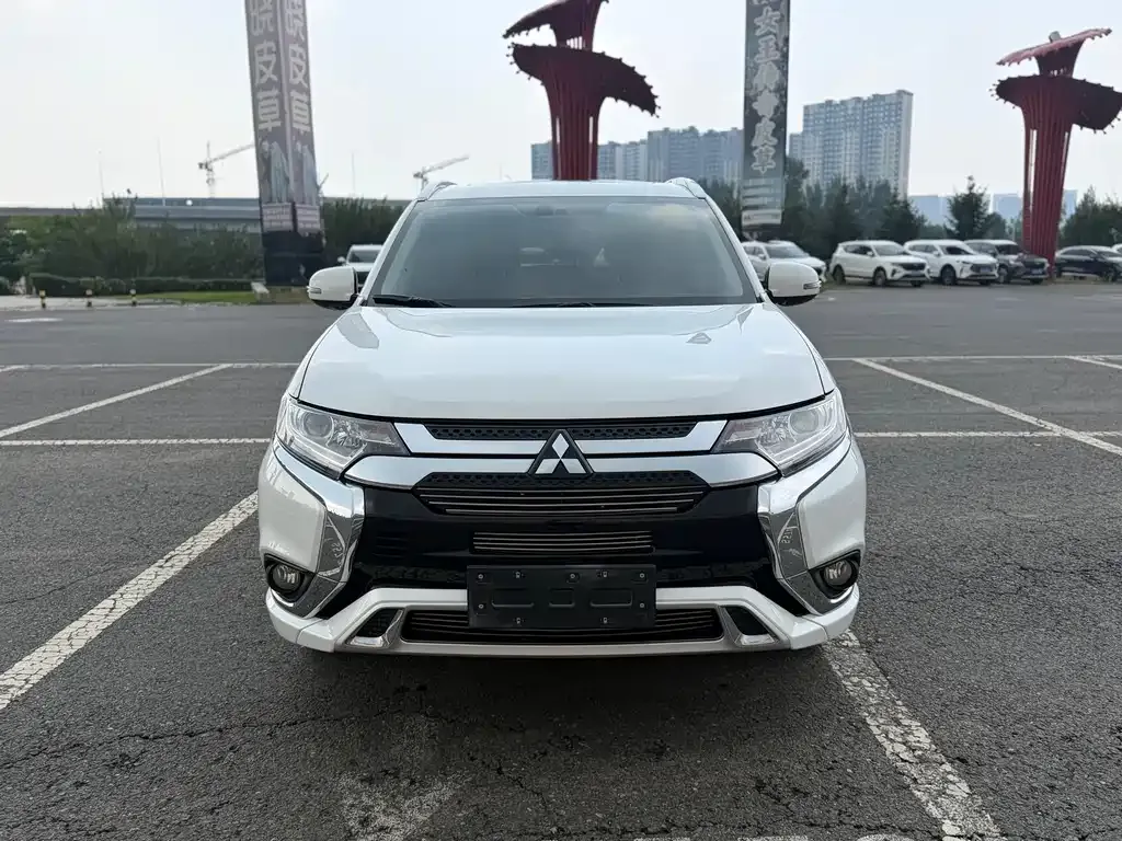 Mitsubishi Outlander — фото 3
