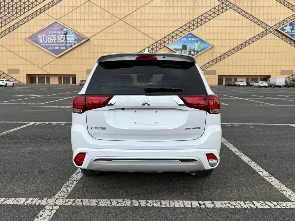 Mitsubishi Outlander — фото 7