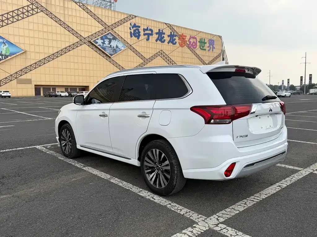 Mitsubishi Outlander — фото 6