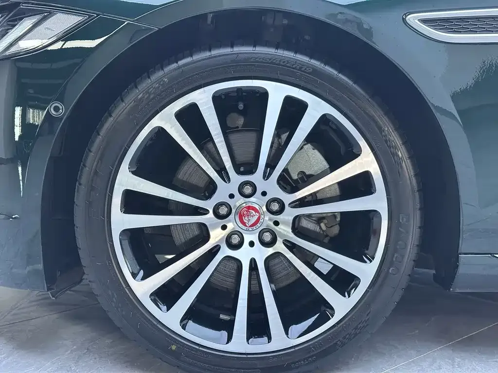 Jaguar XFL — фото 10