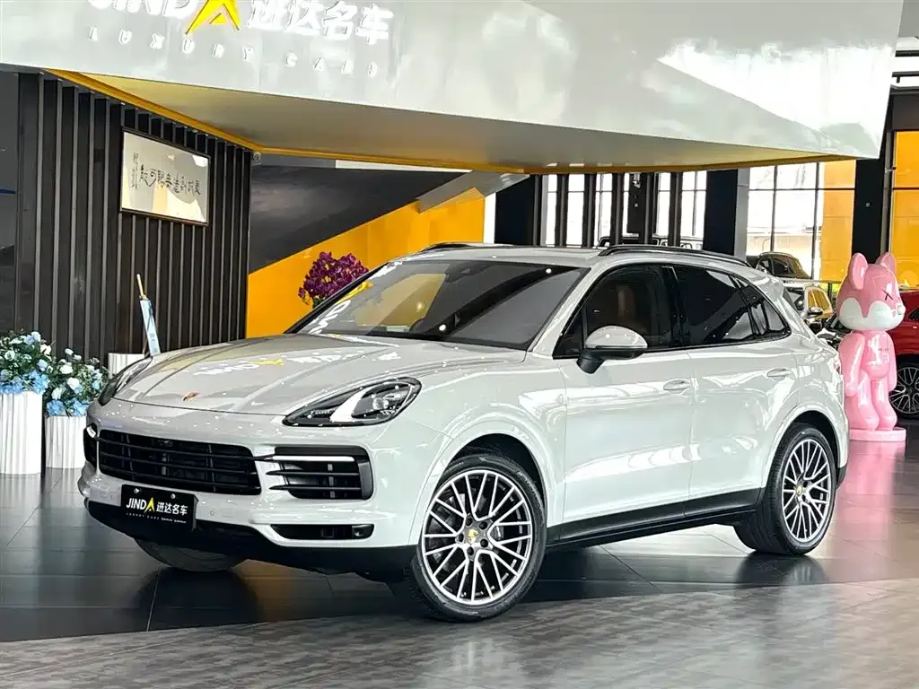 Porsche Cayenne — фото 1