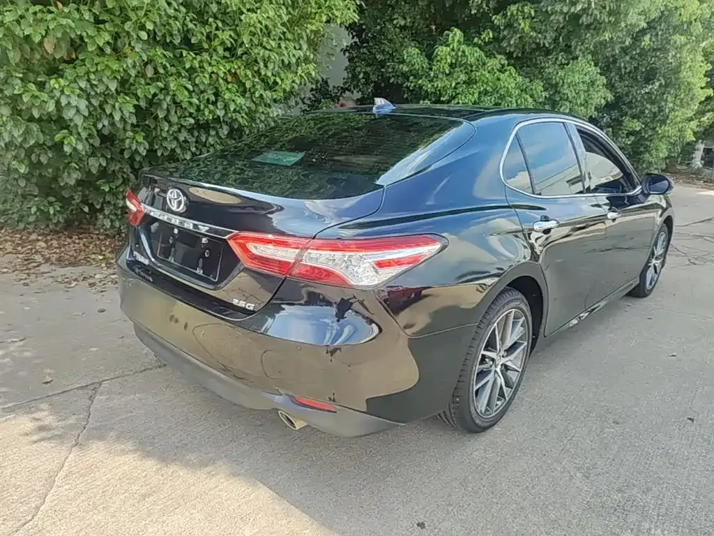 Toyota Camry — фото 5