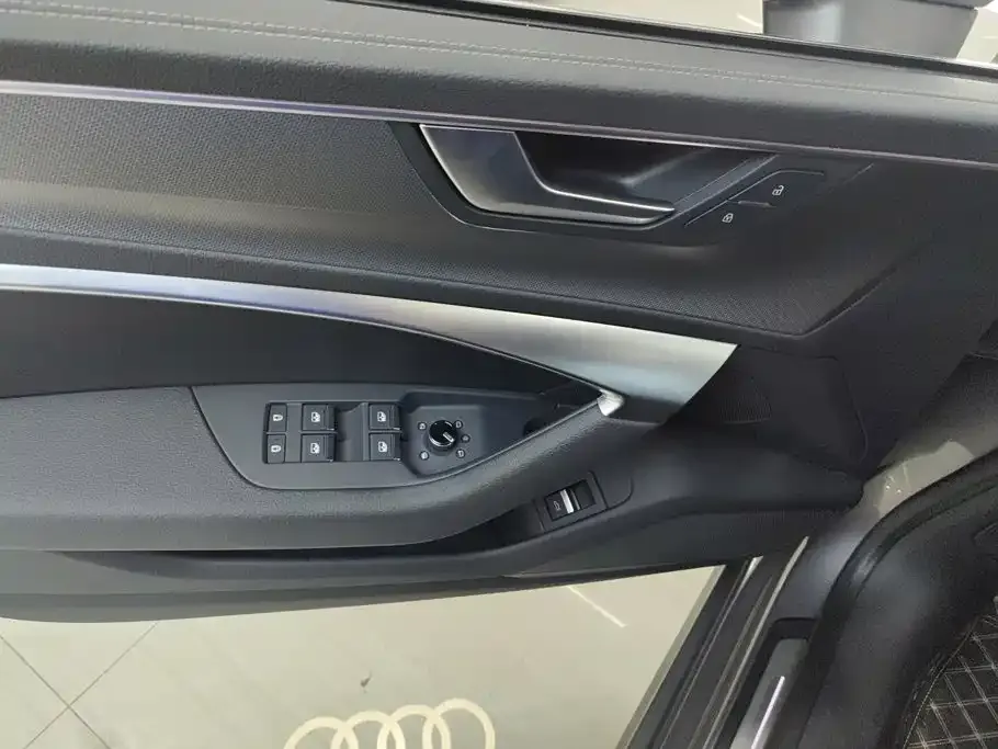 Audi A7L — фото 10