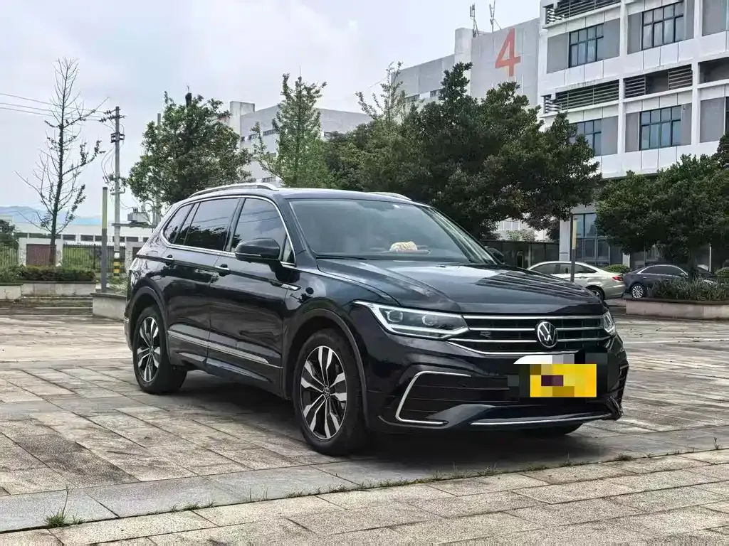 Volkswagen Tiguan L — фото 8