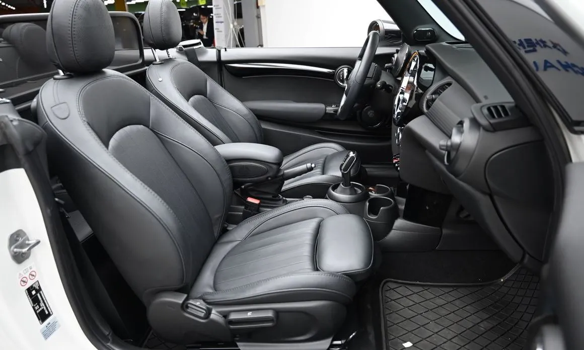 Mini Cooper Convertible 2023 из KR, фото 3