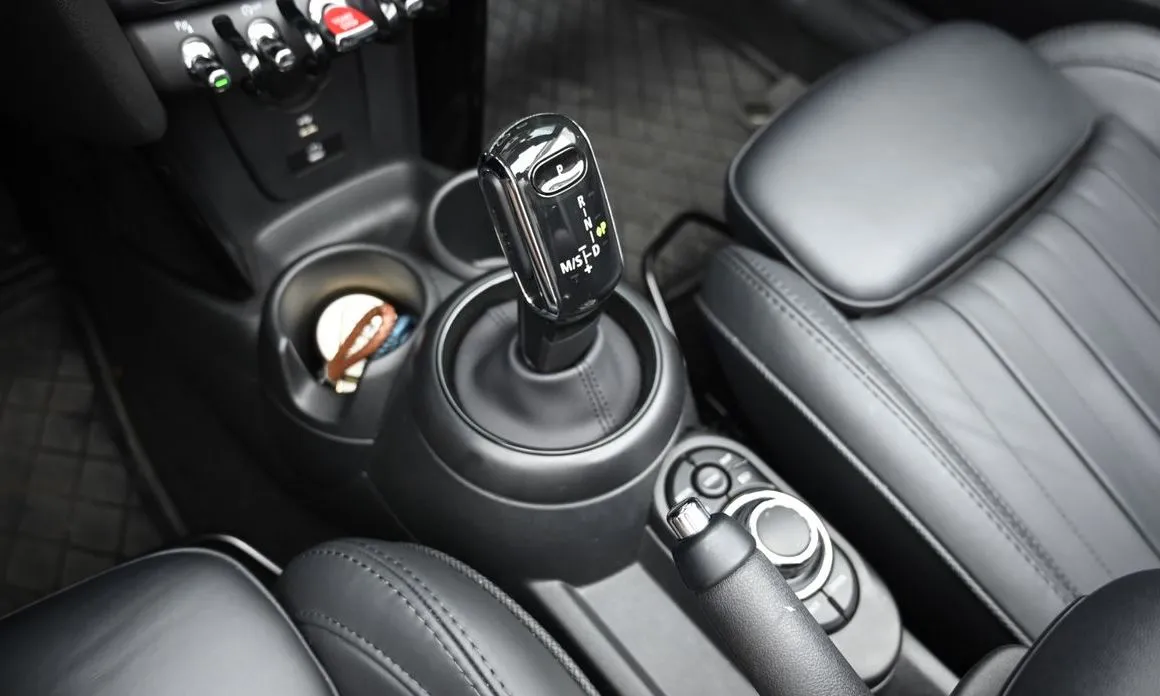 Mini Cooper Convertible 2023 из KR, фото 9