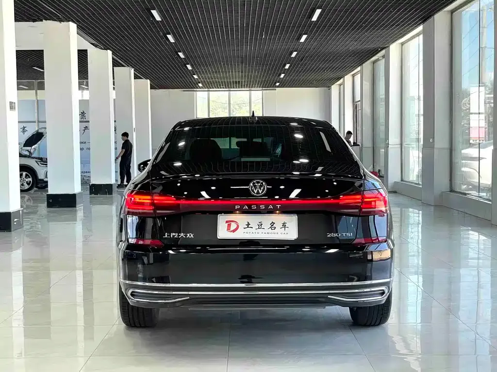 Volkswagen Passat — фото 10