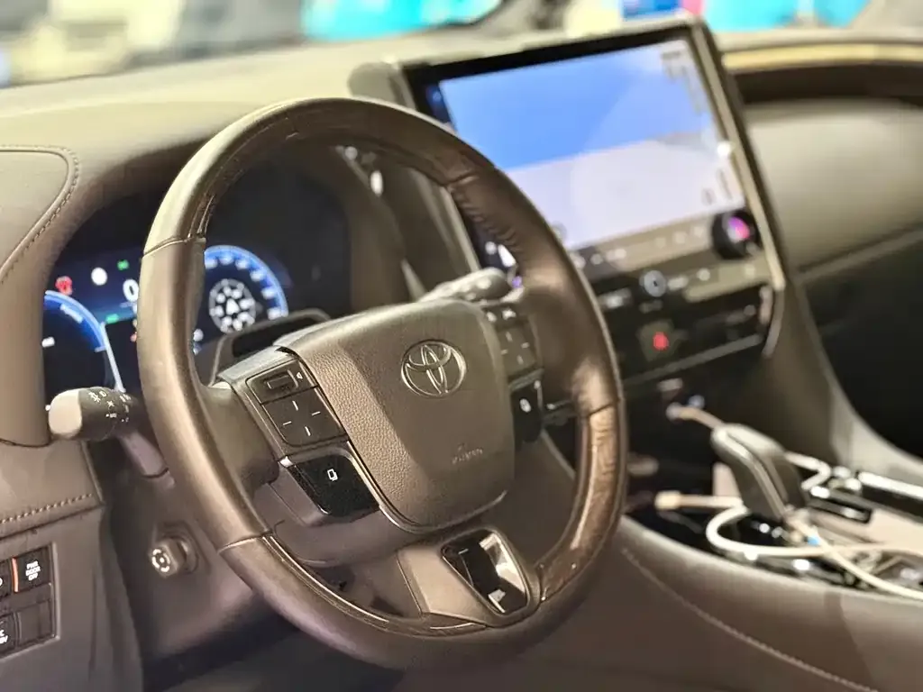 Toyota Alphard — фото 6