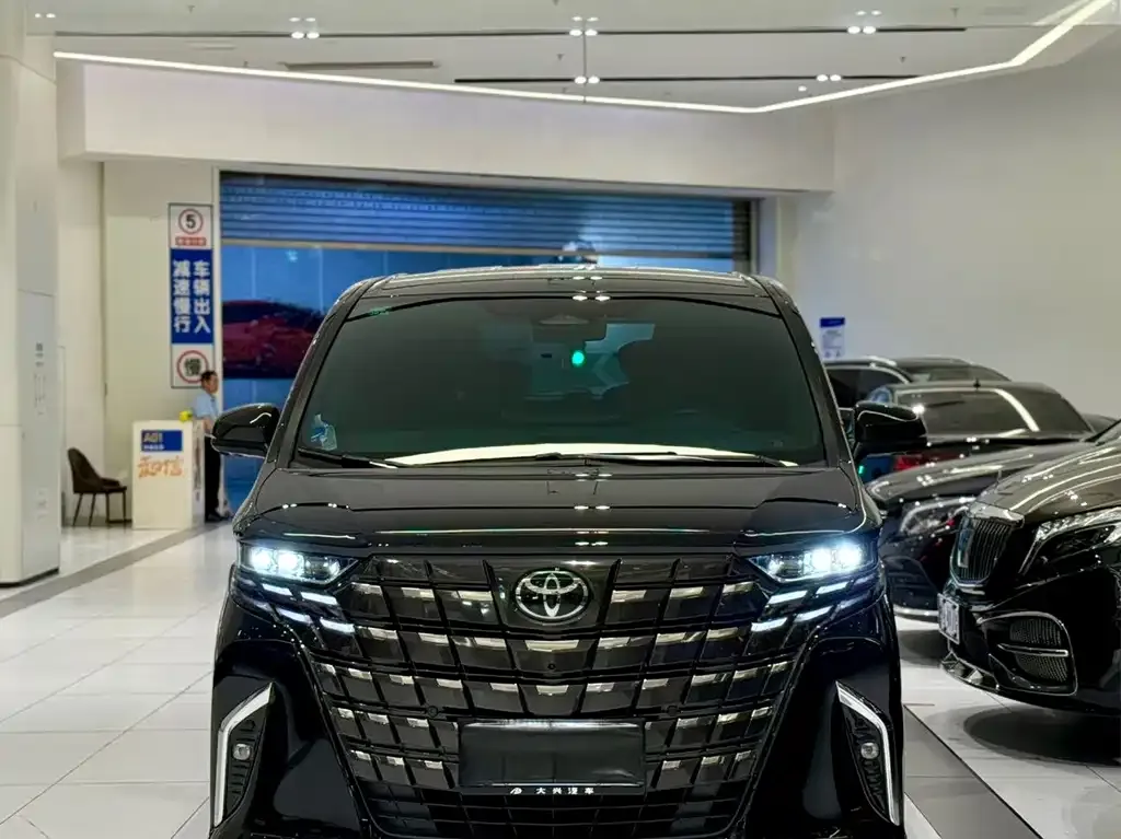 Toyota Alphard — фото 3