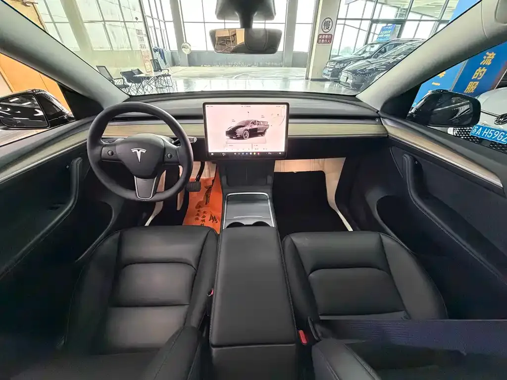 Tesla Model Y — фото 3