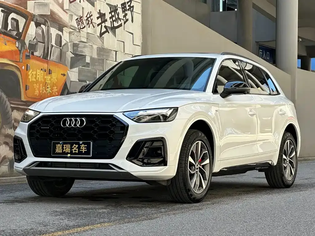 Audi Q5L — фото 1