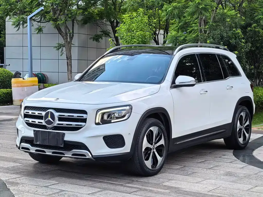 Mercedes-Benz GLB — фото 1